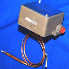 Schneider Electric (Barber Colman) 2252-703 TEMP TRANS -40/160F 42" CAP | Midwest Supply Us