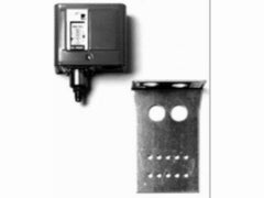 JOHNSON P70CA-61C SPST PRESSURE CONTROL; 20"/100# DIFF 7/50# ADJ CONN 15 OPENS 60+/-1# CLOSE 40+/-1#  | Midwest Supply Us