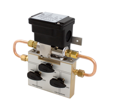 Johnson Controls DP110005U3V4V DP110 Wet-to-Wet Pressure Transducer | 0 to 5 in. | Unidirectional 3-valve manifold, 4-20mA, FKM Bleed Screw  | Midwest Supply Us
